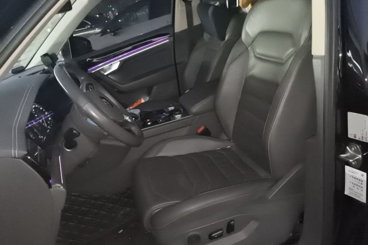 Used Volkswagen Touareg 2020 3.0 TSI Luxury Edition China VI Left Front Seat