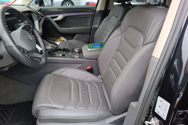 Used Volkswagen Touareg 2020 3.0 TSI Luxury Edition China VI Left Front Seat