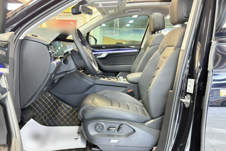 Used Volkswagen Touareg 2020 3.0 TSI Luxury Edition China VI Left Front Seat
