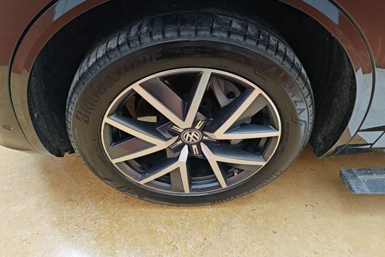 Used Volkswagen Touareg 2020 3.0 TSI Luxury Edition China VI Left Front Wheel Hub
