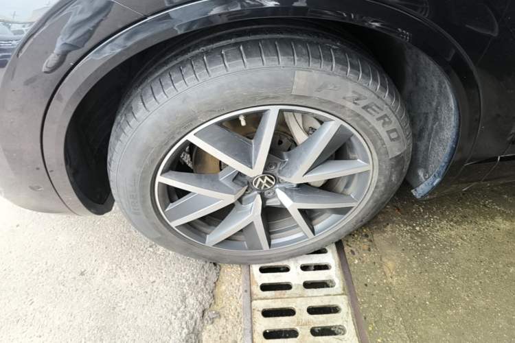 Used Volkswagen Touareg 2020 3.0 TSI Luxury Edition China VI Left Front Wheel Hub