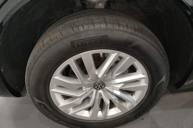 Used Volkswagen Touareg 2020 2.0 TSI RuiShang Edition China VI Standard Left Front Wheel Hub