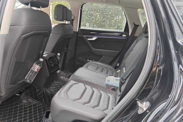 Used Volkswagen Touareg 2020 3.0 TSI Luxury Edition China VI Left Rear Seat