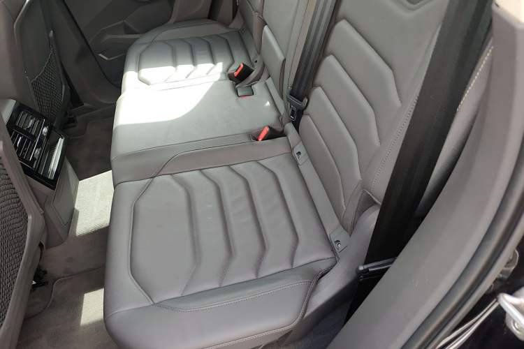 Used Volkswagen Touareg 2020 3.0 TSI Luxury Edition China VI Left Rear Seat