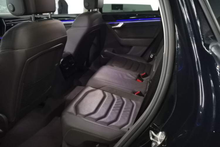 Used Volkswagen Touareg 2020 3.0 TSI Luxury Edition China VI Left Rear Seat