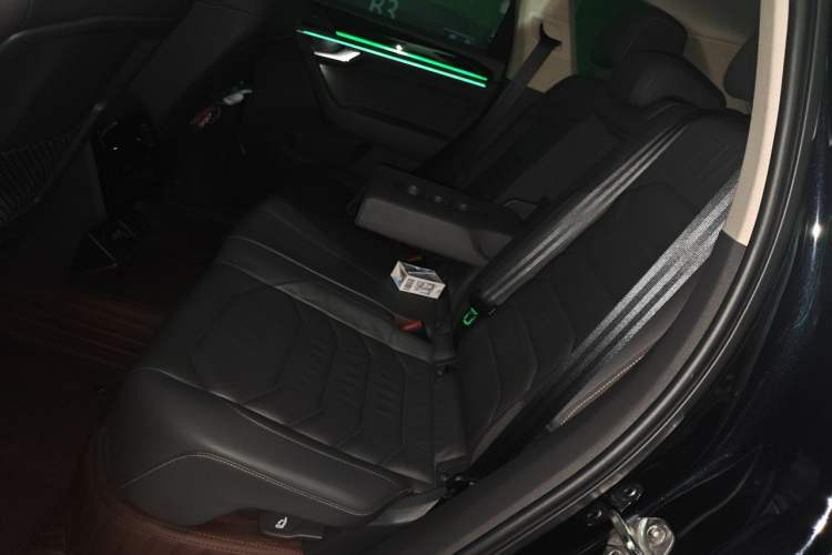 Used Volkswagen Touareg 2020 3.0 TSI Luxury Edition China VI Left Rear Seat