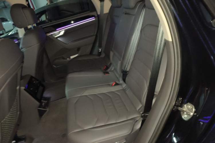 Used Volkswagen Touareg 2020 3.0 TSI Luxury Edition China VI Left Rear Seat
