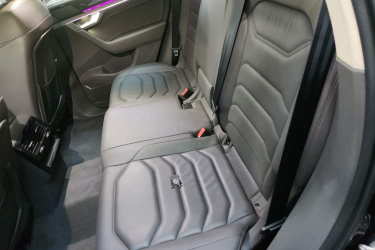 Used Volkswagen Touareg 2020 3.0 TSI Luxury Edition China VI Left Rear Seat