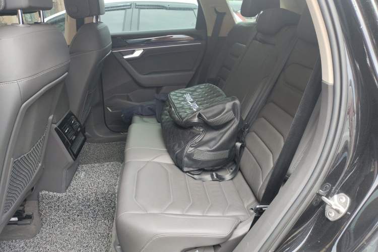 Used Volkswagen Touareg 2020 3.0 TSI Luxury Edition China VI Left Rear Seat