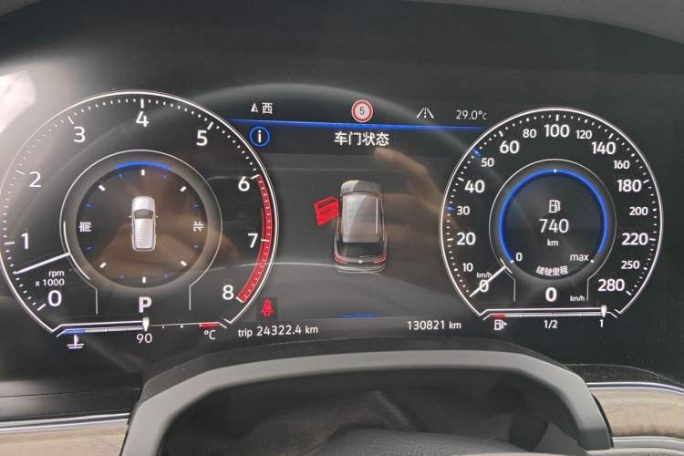 Used Volkswagen Touareg 2020 3.0 TSI Luxury Edition China VI Odometer Close Up