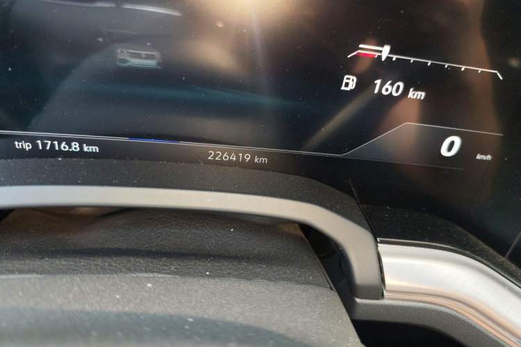 Used Volkswagen Touareg 2020 3.0 TSI Luxury Edition China VI Odometer Close Up