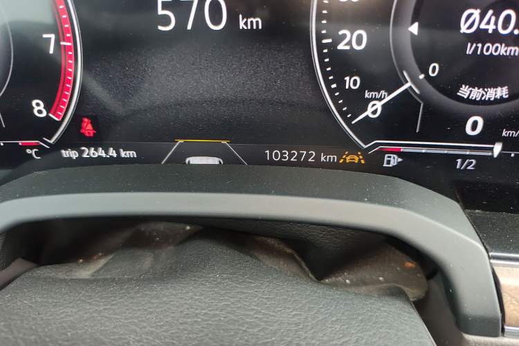 Used Volkswagen Touareg 2020 3.0 TSI Luxury Edition China VI Odometer Close Up