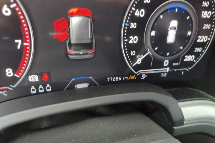 Used Volkswagen Touareg 2020 3.0 TSI Luxury Edition China VI Odometer Close Up