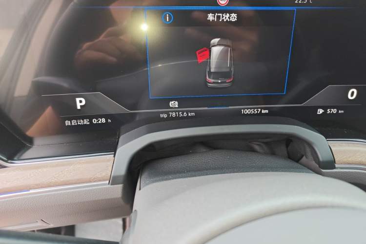 Used Volkswagen Touareg 2020 3.0 TSI Luxury Edition China VI Odometer Close Up