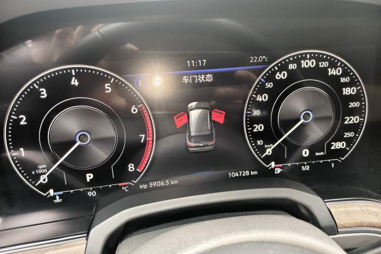 Used Volkswagen Touareg 2020 3.0 TSI Luxury Edition China VI Odometer Close Up