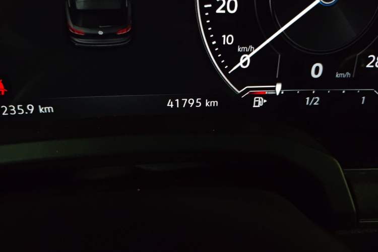 Used Volkswagen Touareg 2020 2.0 TSI RuiShang Edition China VI Standard Odometer Close Up