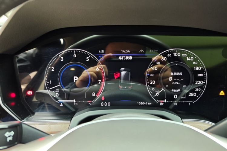 Used Volkswagen Touareg 2020 3.0 TSI Luxury Edition China VI Odometer Close Up