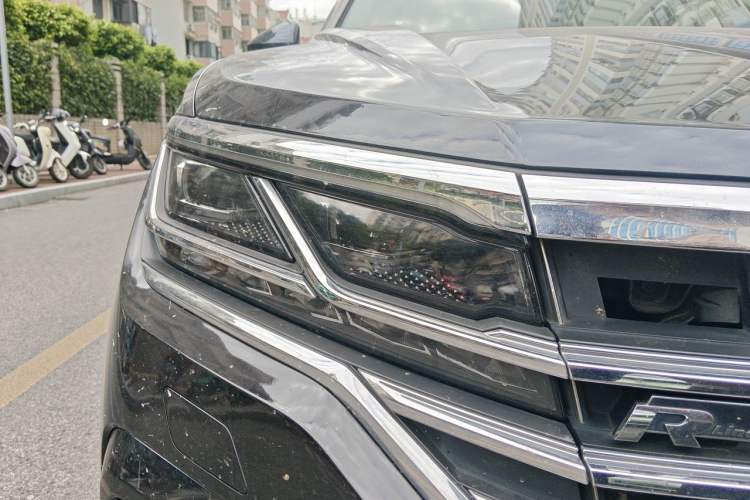 Used Volkswagen Touareg 2020 3.0 TSI Luxury Edition China VI Right Front Headlight