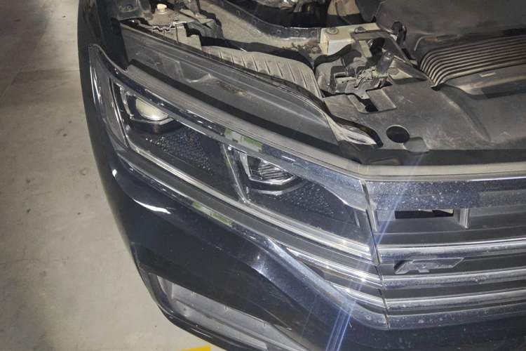 Used Volkswagen Touareg 2020 2.0 TSI RuiShang Edition China VI Standard Right Front Headlight