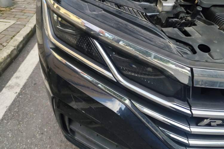 Used Volkswagen Touareg 2020 3.0 TSI Luxury Edition China VI Right Front Headlight