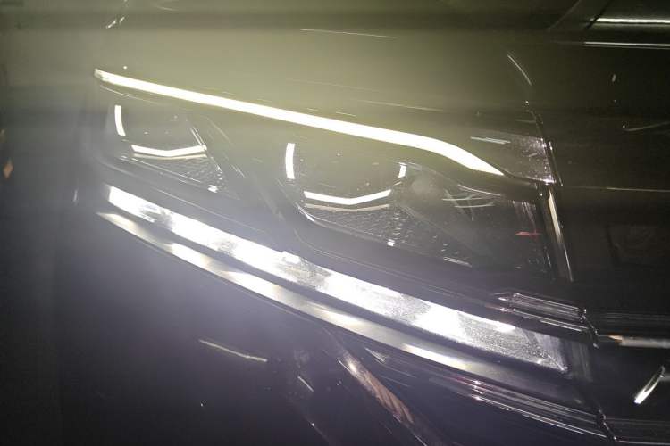 Used Volkswagen Touareg 2020 3.0 TSI Luxury Edition China VI Right Front Headlight