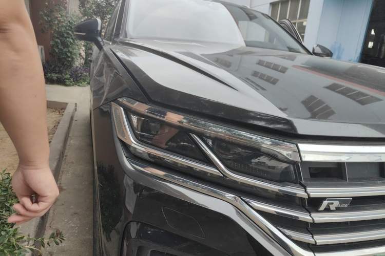 Used Volkswagen Touareg 2020 3.0 TSI Luxury Edition China VI Right Front Headlight