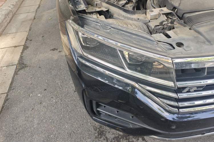 Used Volkswagen Touareg 2020 2.0 TSI RuiShang Edition China VI Standard Right Front Headlight