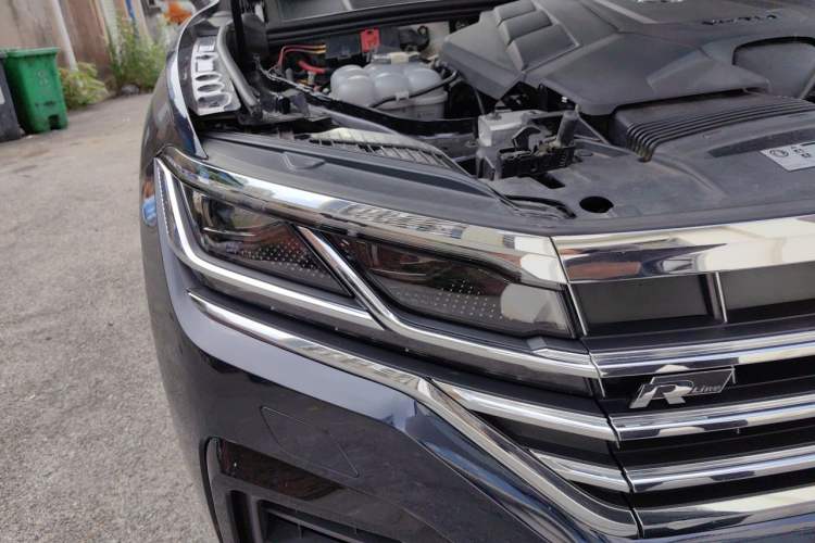 Used Volkswagen Touareg 2020 3.0 TSI Luxury Edition China VI Right Front Headlight