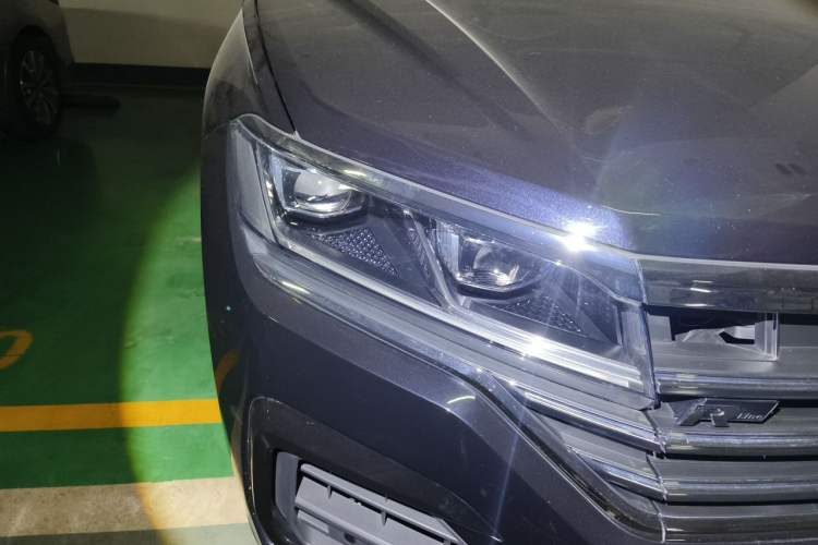 Used Volkswagen Touareg 2020 3.0 TSI Luxury Edition China VI Right Front Headlight