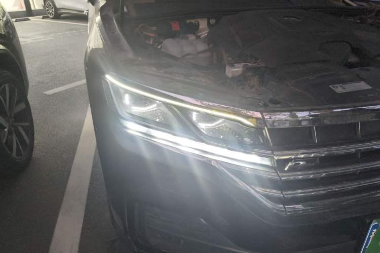 Used Volkswagen Touareg 2020 3.0 TSI Luxury Edition China VI Right Front Headlight