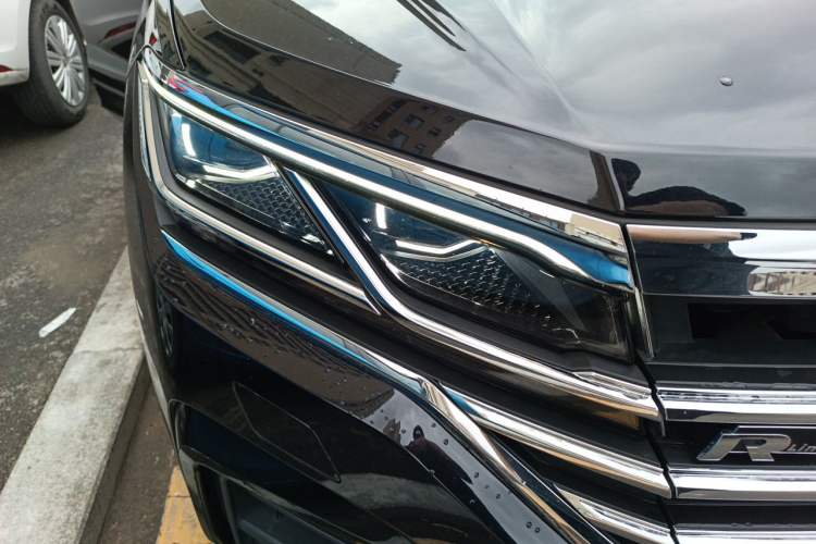 Used Volkswagen Touareg 2020 3.0 TSI Luxury Edition China VI Right Front Headlight