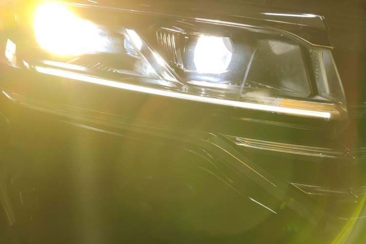 Used Volkswagen Touareg 2020 2.0 TSI RuiShang Edition China VI Standard Right Front Headlight