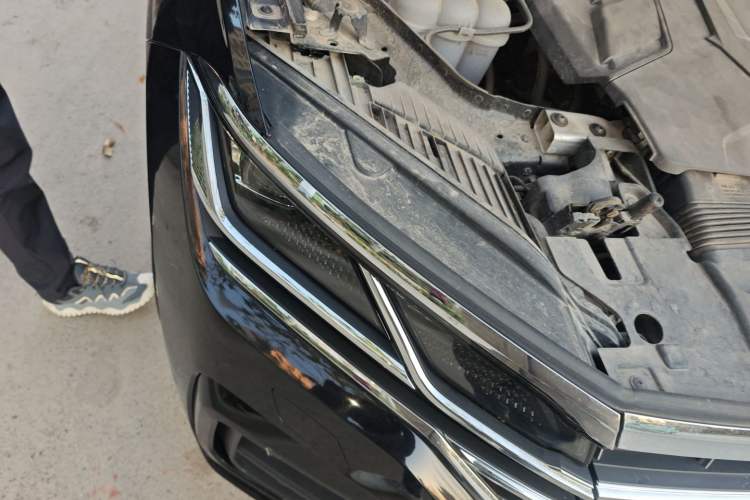 Used Volkswagen Touareg 2020 3.0 TSI Luxury Edition China VI Right Front Headlight