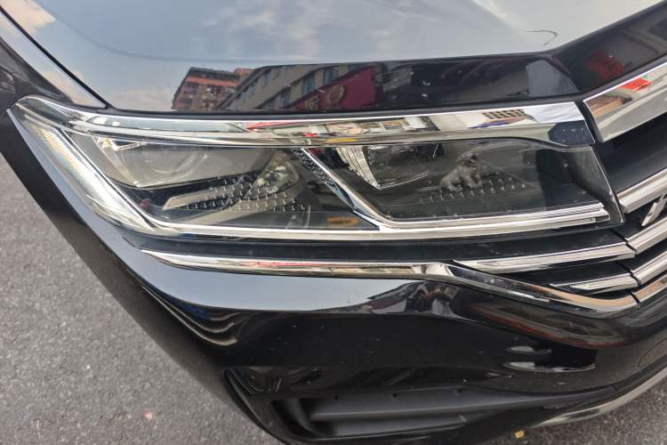 Used Volkswagen Touareg 2020 2.0 TSI RuiShang Edition China VI Standard Right Front Headlight