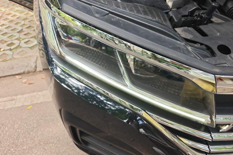Used Volkswagen Touareg 2020 2.0 TSI RuiShang Edition China VI Standard Right Front Headlight