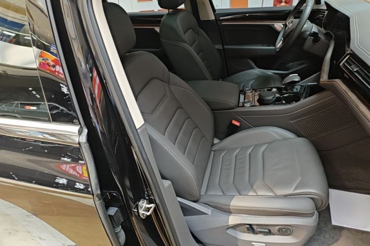 Used Volkswagen Touareg 2020 3.0 TSI Luxury Edition China VI Right Front Seat