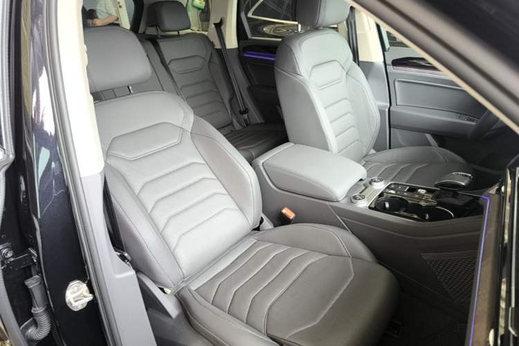Used Volkswagen Touareg 2020 3.0 TSI Luxury Edition China VI Right Front Seat