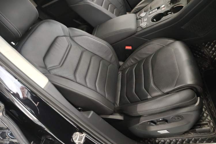 Used Volkswagen Touareg 2020 2.0 TSI RuiShang Edition China VI Standard Right Front Seat