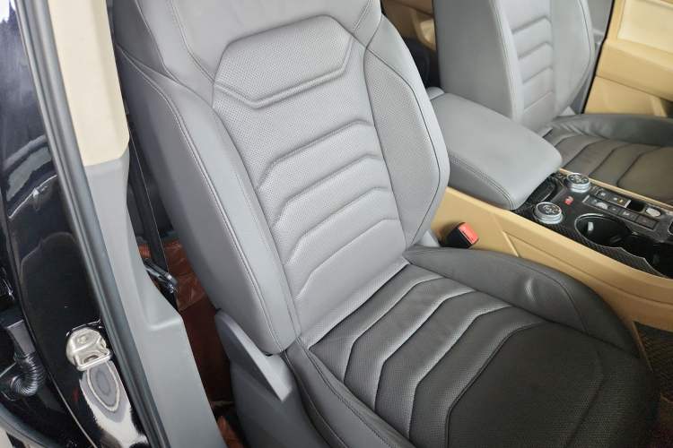 Used Volkswagen Touareg 2020 3.0 TSI Luxury Edition China VI Right Front Seat