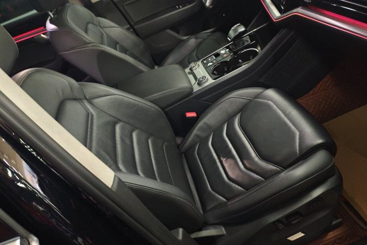 Used Volkswagen Touareg 2020 2.0 TSI RuiShang Edition China VI Standard Right Front Seat