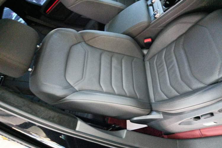 Used Volkswagen Touareg 2020 3.0 TSI Luxury Edition China VI Right Front Seat