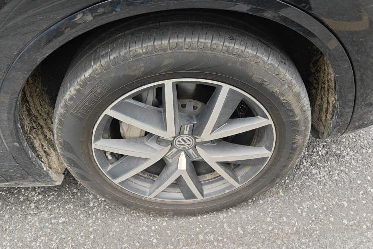 Used Volkswagen Touareg 2020 3.0 TSI Luxury Edition China VI Right Front Wheel Hub