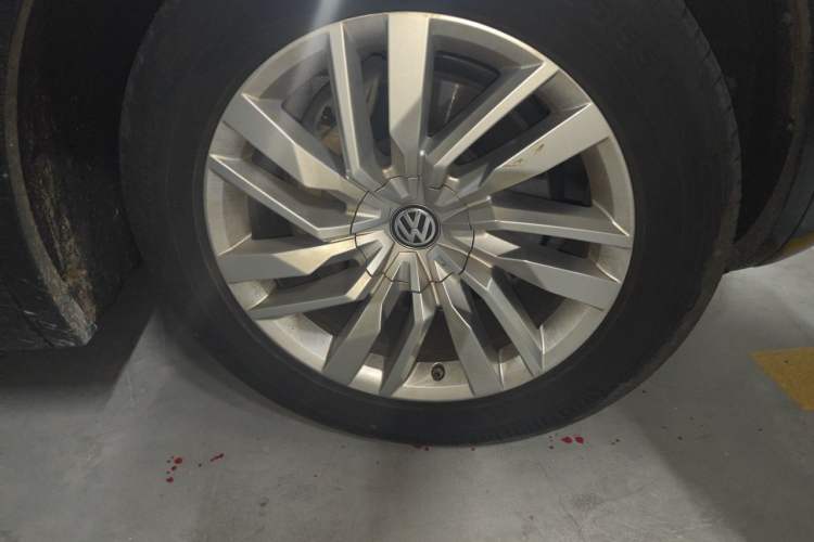 Used Volkswagen Touareg 2020 2.0 TSI RuiShang Edition China VI Standard Right Front Wheel Hub