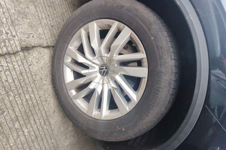Used Volkswagen Touareg 2020 2.0 TSI RuiShang Edition China VI Standard Right Front Wheel Hub