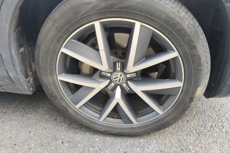 Used Volkswagen Touareg 2020 3.0 TSI Luxury Edition China VI Right Front Wheel Hub