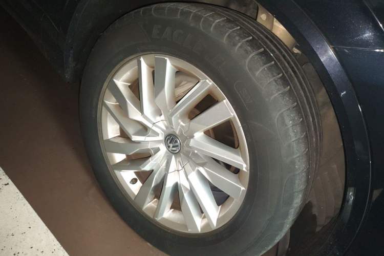 Used Volkswagen Touareg 2020 2.0 TSI RuiShang Edition China VI Standard Right Front Wheel Hub