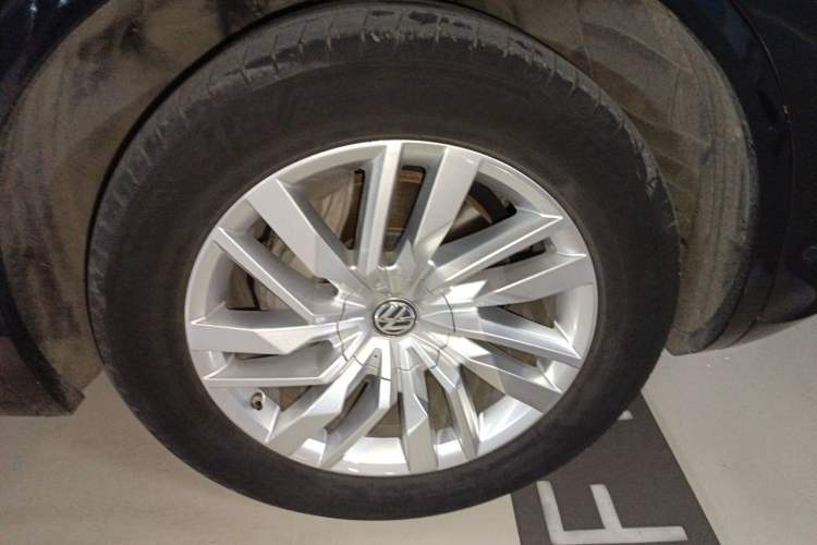 Used Volkswagen Touareg 2020 2.0 TSI RuiShang Edition China VI Standard Right Front Wheel Hub