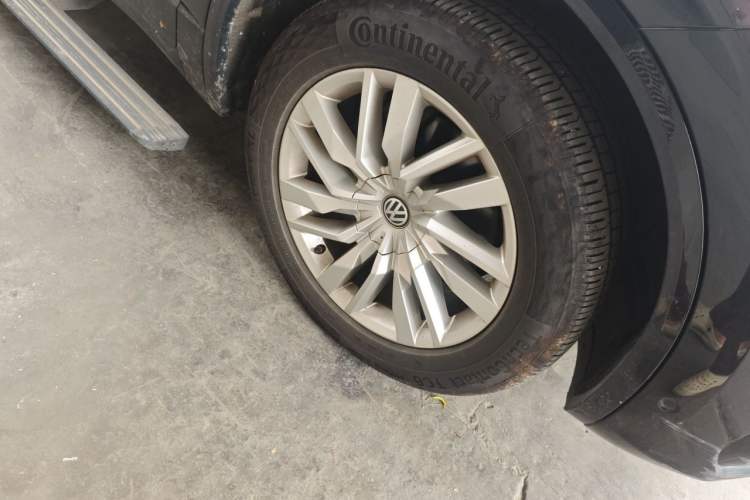 Used Volkswagen Touareg 2020 2.0 TSI RuiShang Edition China VI Standard Right Front Wheel Hub