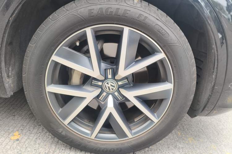 Used Volkswagen Touareg 2020 3.0 TSI Luxury Edition China VI Right Front Wheel Hub