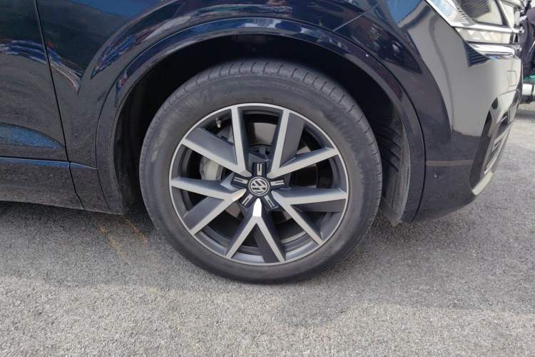 Used Volkswagen Touareg 2020 3.0 TSI Luxury Edition China VI Right Front Wheel Hub
